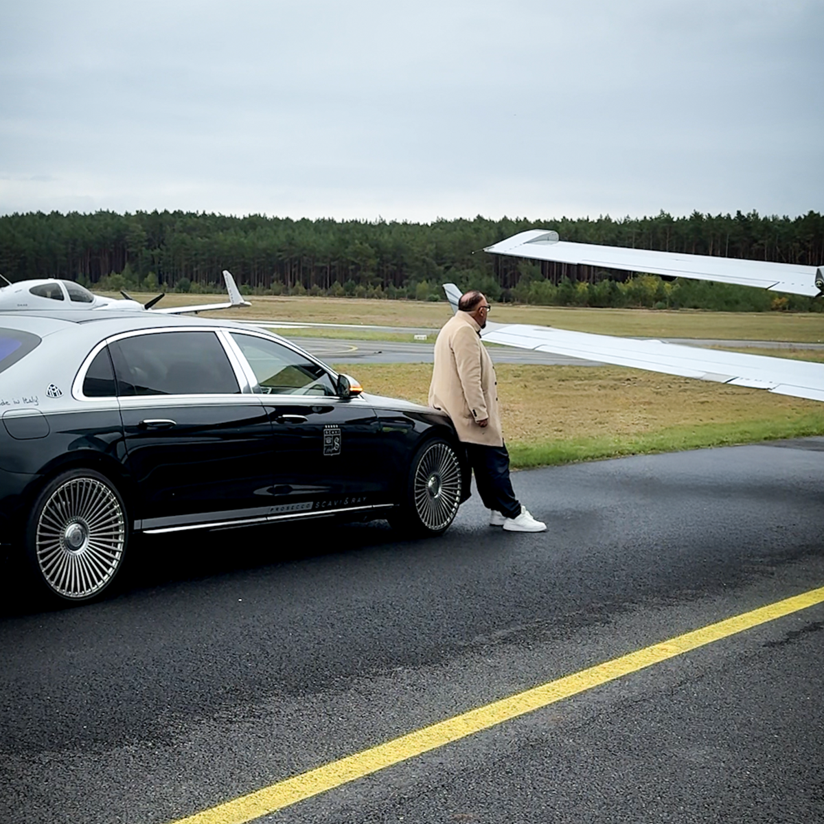 "Warum musst du andauernd den Flieger nehmen?!"