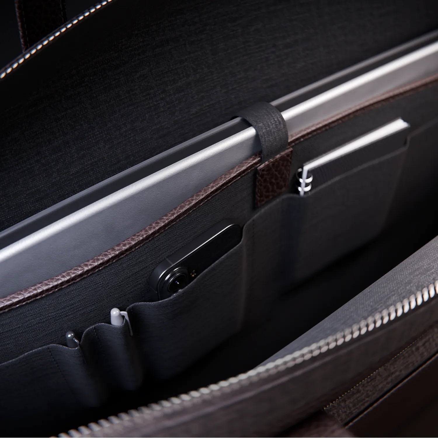 Andreas Herb Business Bag aus black coffee Leder Innenansicht